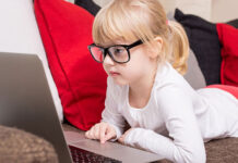 Kto powinien nosić okulary do komputera