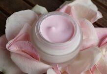 Czym się różni serum od kremu pod oczy?