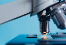 Jak policja sprawdza czy kierowca ma soczewki?